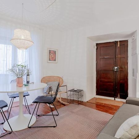 Typical Alfama Apartment, By Timecooler Lisbon Bagian luar foto