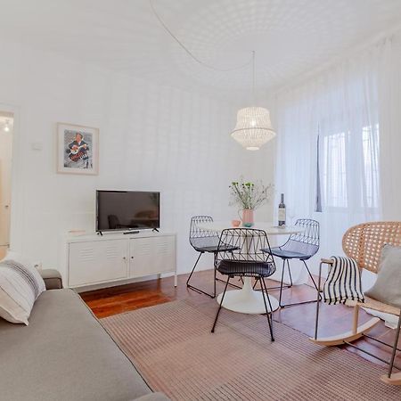 Typical Alfama Apartment, By Timecooler Lisbon Bagian luar foto