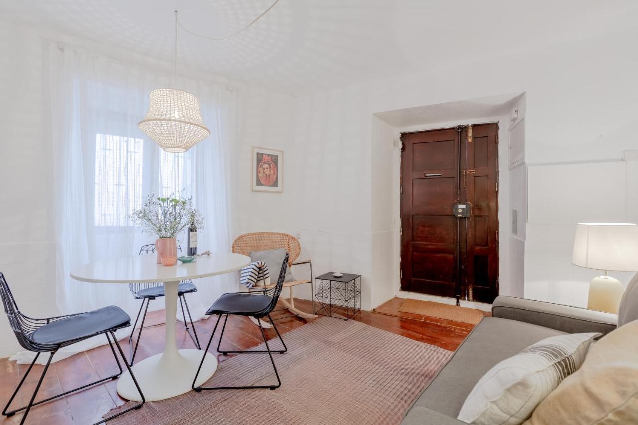 Typical Alfama Apartment, By Timecooler Lisbon Bagian luar foto