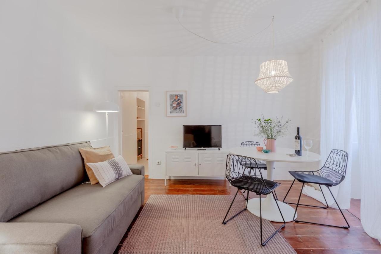 Typical Alfama Apartment, By Timecooler Lisbon Bagian luar foto