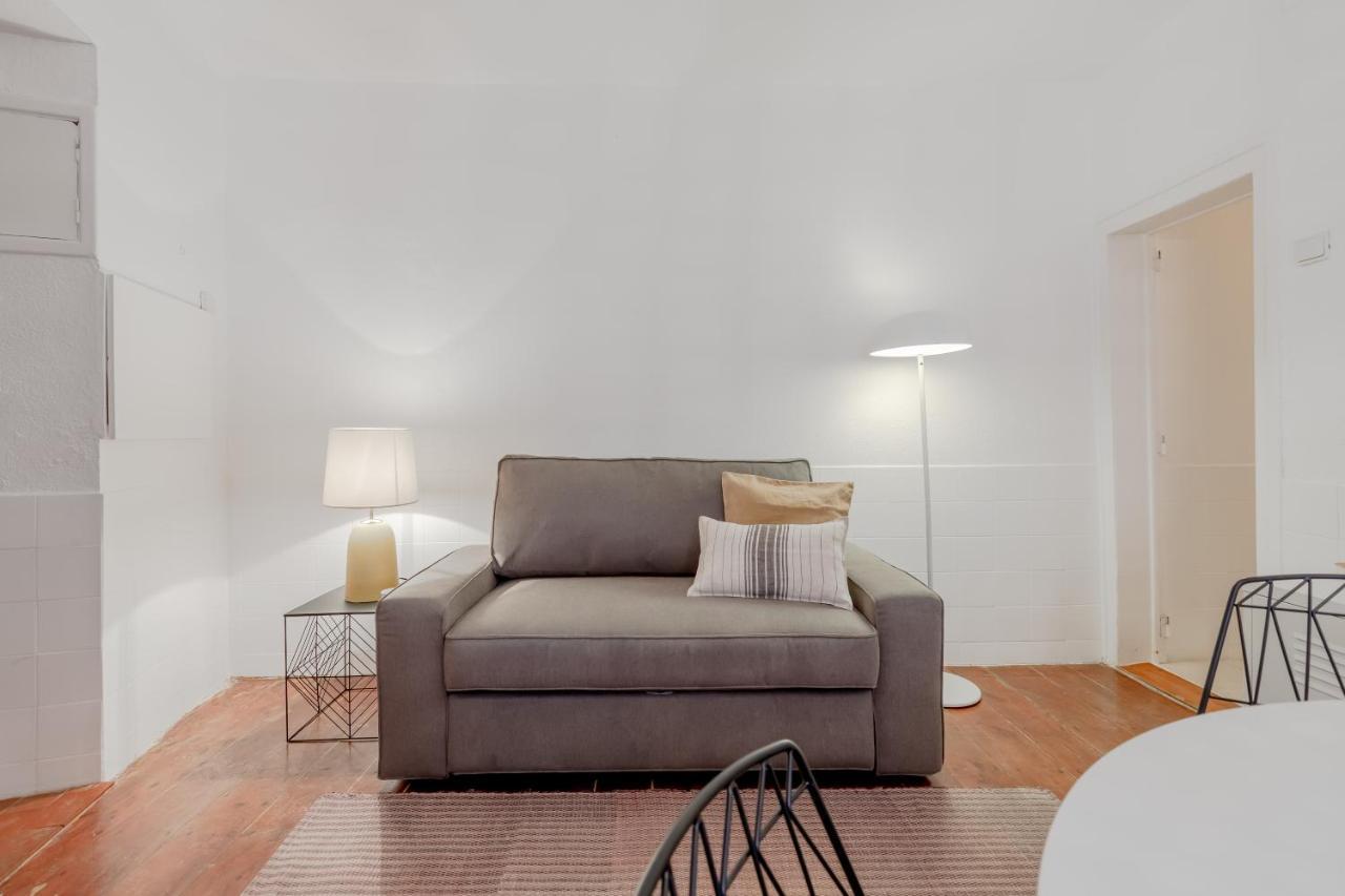 Typical Alfama Apartment, By Timecooler Lisbon Bagian luar foto