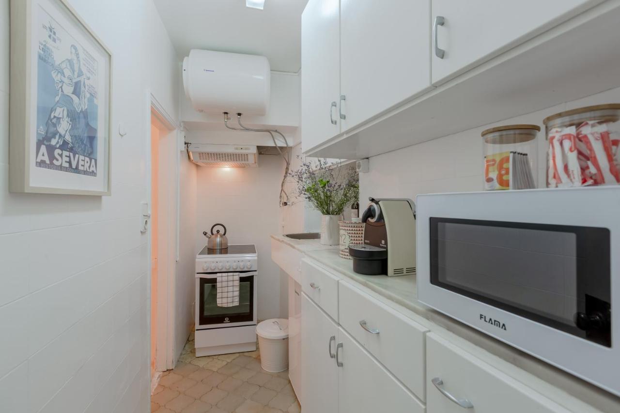 Typical Alfama Apartment, By Timecooler Lisbon Bagian luar foto