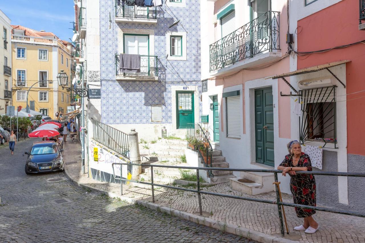 Typical Alfama Apartment, By Timecooler Lisbon Bagian luar foto